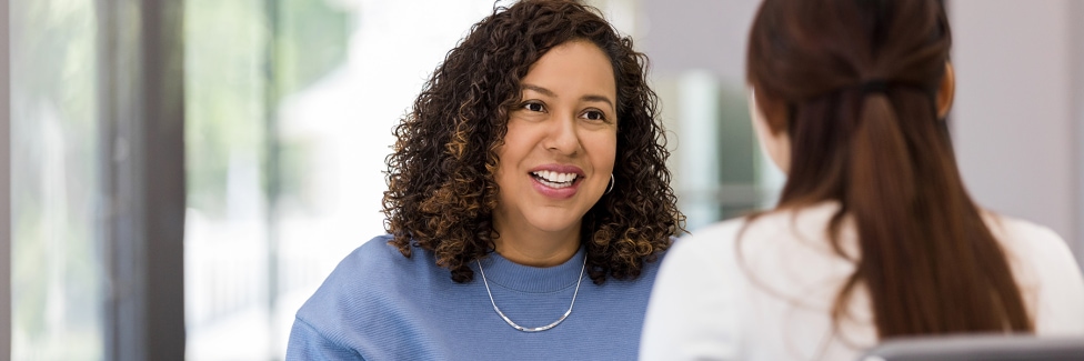 An employer interviews an Alverno student as a potential intern