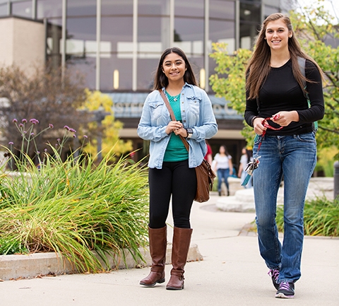 Campus-Tours-Students-Walking.jpg