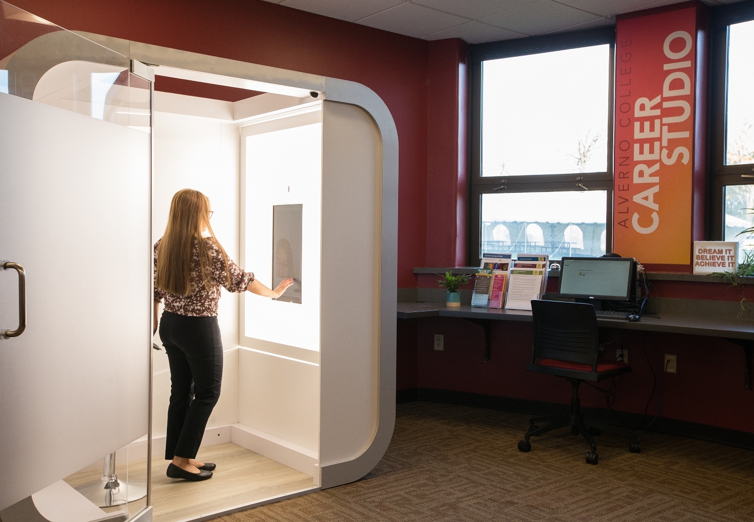 Alverno College Provides Free, Professional Headshots to Students